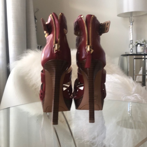 Heels - Picture 3 of 5